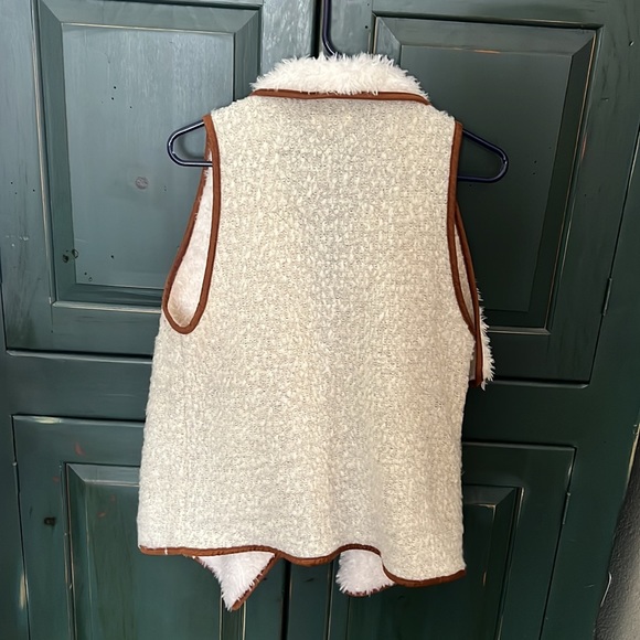 MAURICES VEST small/Medium - Picture 5 of 6